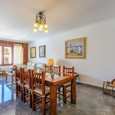 Juanito Apt, Apartment