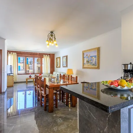 Juanito Apt, Apartment *